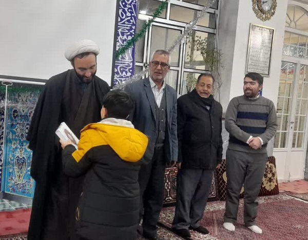 برگزیدگان اولین دوره مسابقات قرآن کریم مسجد حضرت رقیه(س) زنجان تجلیل شدند