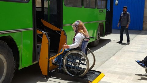 معلولان و جانبازان از اتوبوس ویژه بهره‌مند شدند 