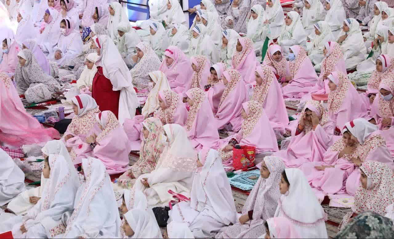 جشن تکلیف دختران دانش‌آموز در رشت  برگزار شد