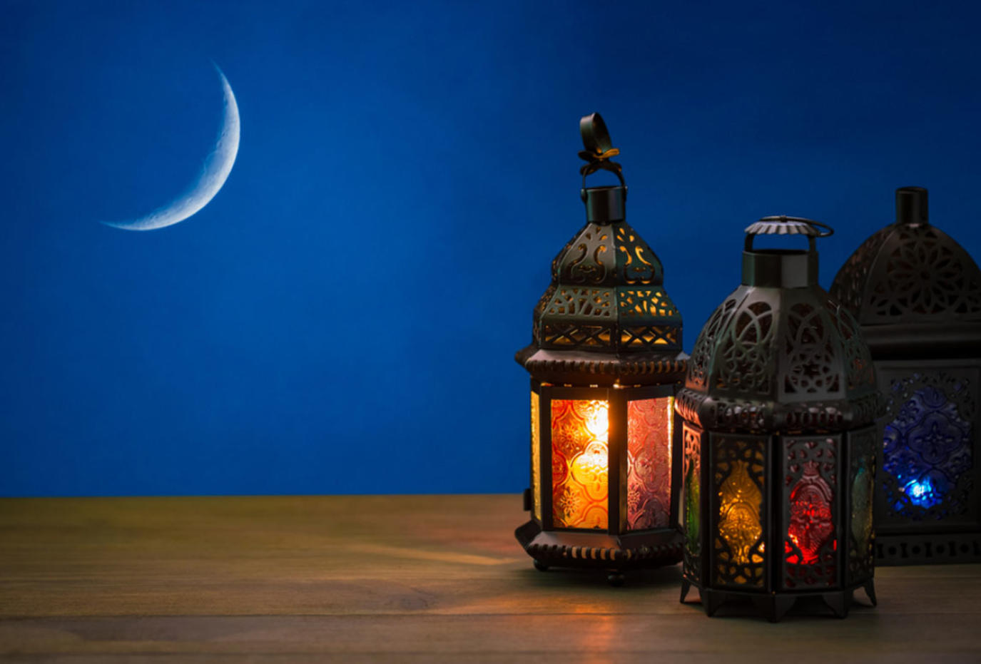 آداب و رسوم مردم فارس در ماه رمضان/ «کلوخ اندازون» شیرازی ها تا «شب‌های برات» خنج  