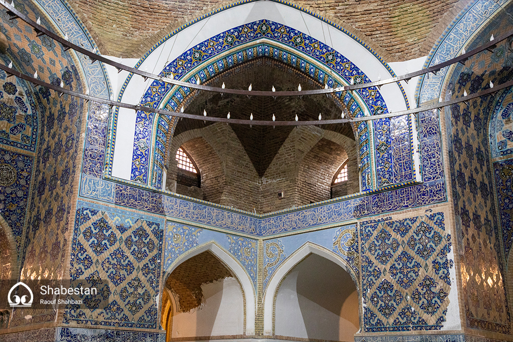 مسجد تاریخی کبود تبریز سراسر غرق در هنر است