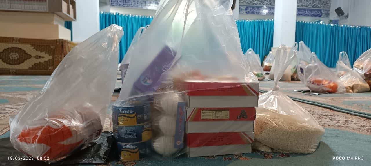 توزیع غذای نذری سرآغاز کمک رسانی به نیازمندان کانون زینبیه نکا در سال جدید
