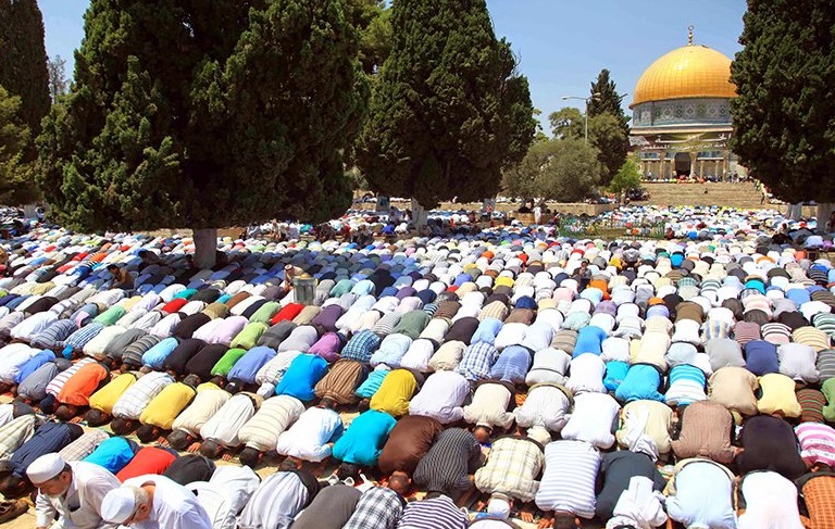 ۲۵۰هزار فلسطینی دومین نمازجمعه ماه رمضان در مسجد الاقصی را اقامه کردند
