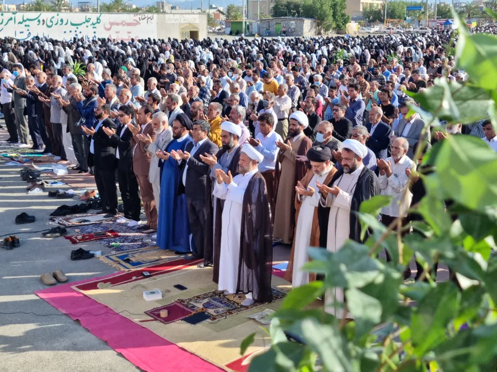نماز عید فطر در جیرفت باشکوه برگزار شد 