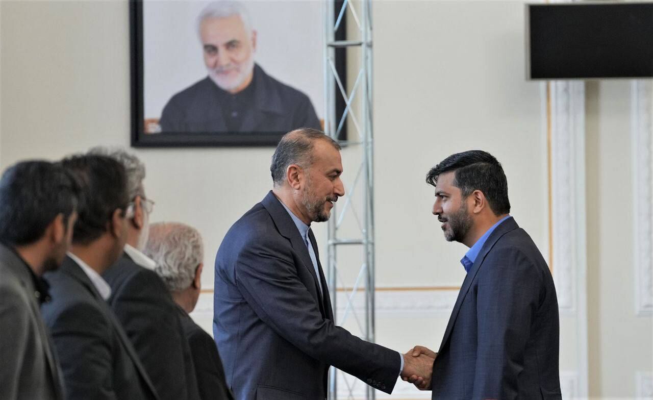 تاکید نمایندگان و نخبگان سیستان و بلوچستان و وزیر خارجه بر پیگیری حق آبه هیرمند 