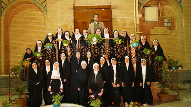 اجرای گروه سرود دختران آفتاب در پارک های سطح شهر اراک