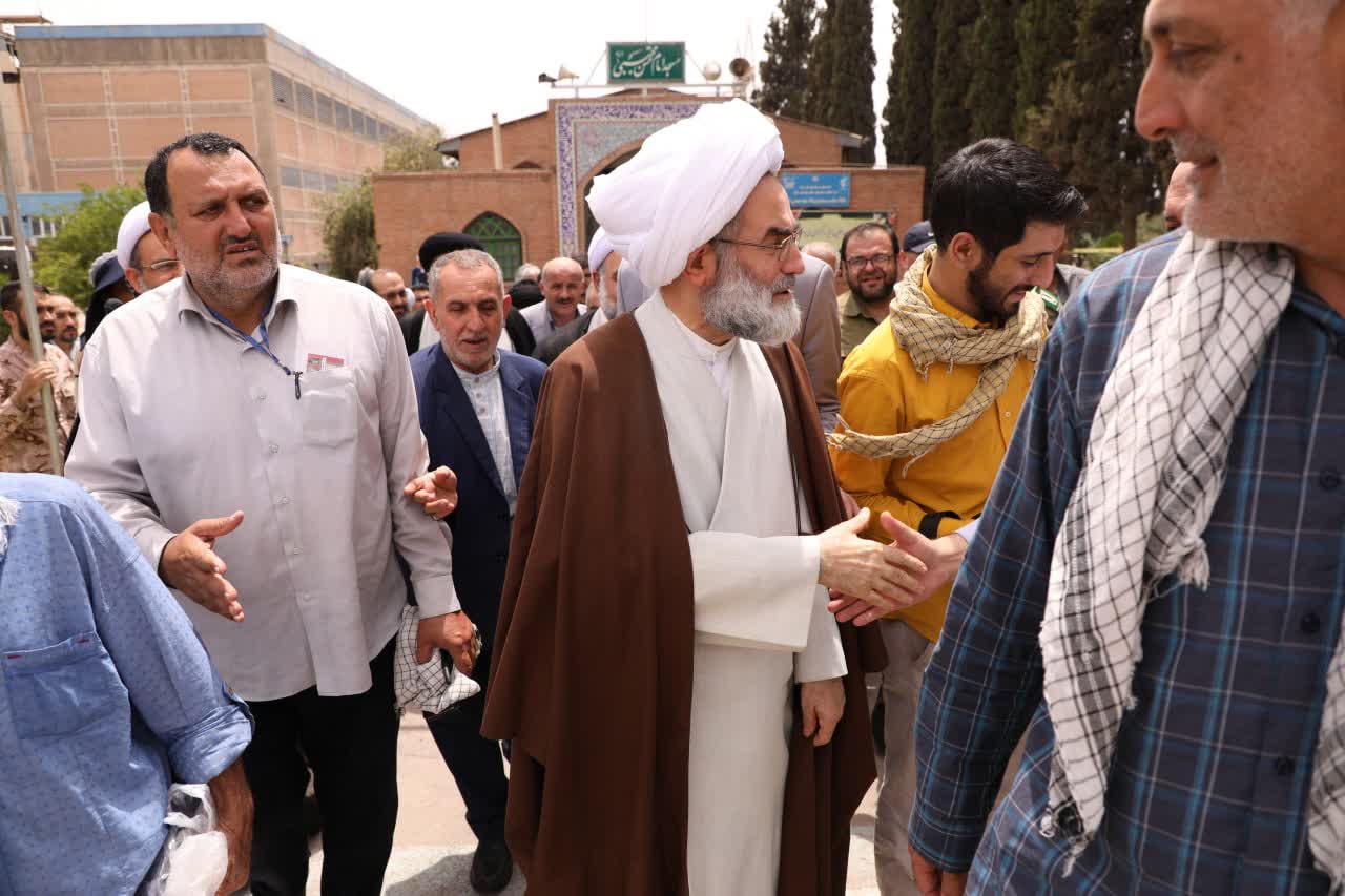 دیدار نماینده ولی فقیه در گیلان با اعضای کاروان پیاده مرقد امام 