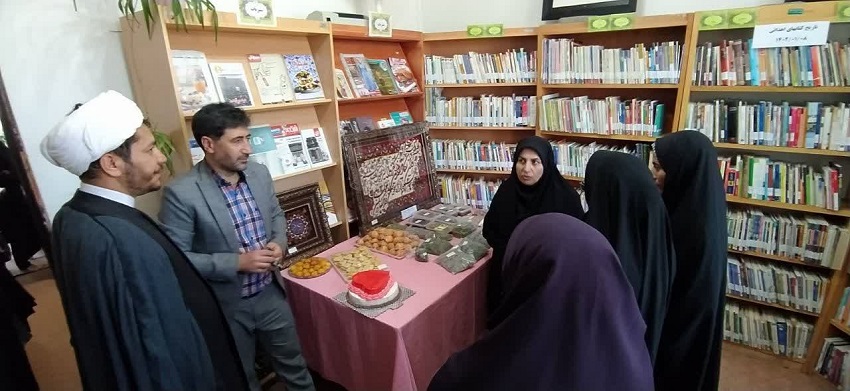 نمایشگاه عرضه محصولات خانگی در کتابخانه پروین اعتصامی یانچشمه برپا شد  