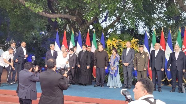  استقبال رسمی رئیس جمهور نیکاراگوئه از رئیسی/ حضور مردم در مراسم + تصاویر