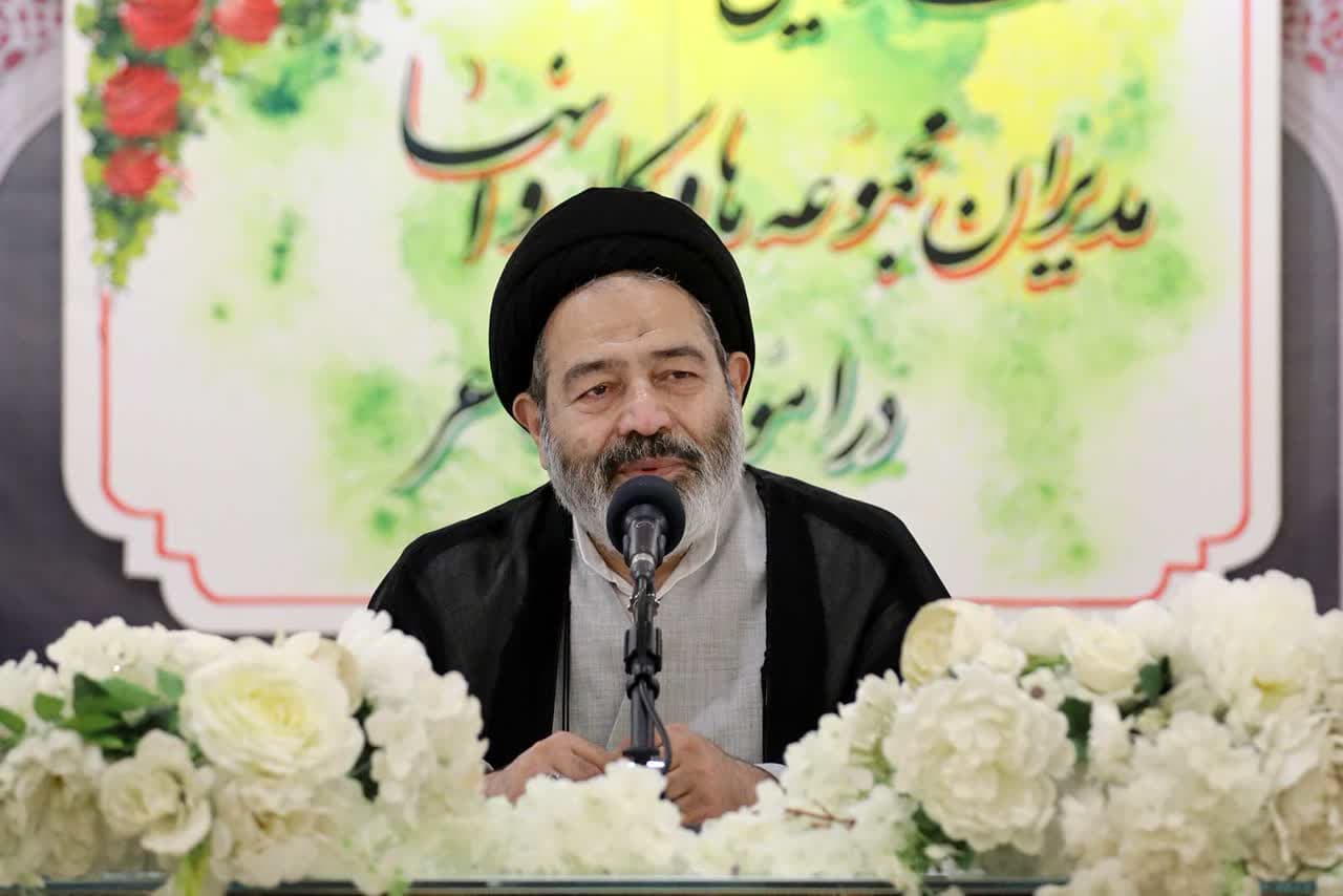  «تواضع» کلید صعود از نردبان شرافت و انسانیت است