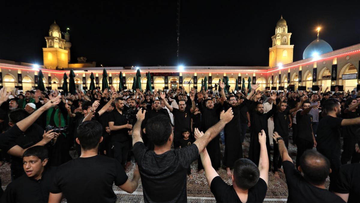 برگزاری مراسم سوگواری سالروز شهادت امام باقر(ع) و مسلم بن عقیل(ع) در مسجد کوفه+عکس