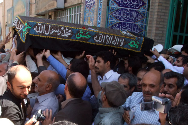 پرفسور گنجی در خانه ابدی آرام گرفت