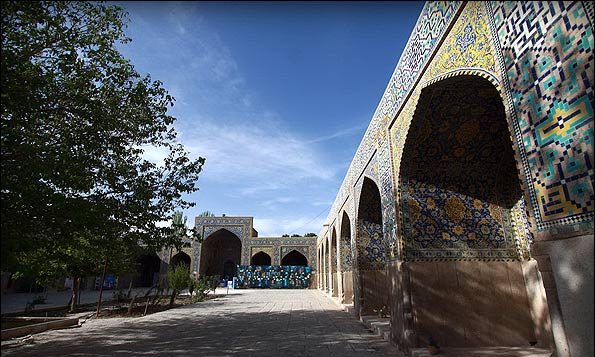 «زیبایی‌شناسی خط در مسجد جامع اصفهان» به نمایشگاه کتاب می آید