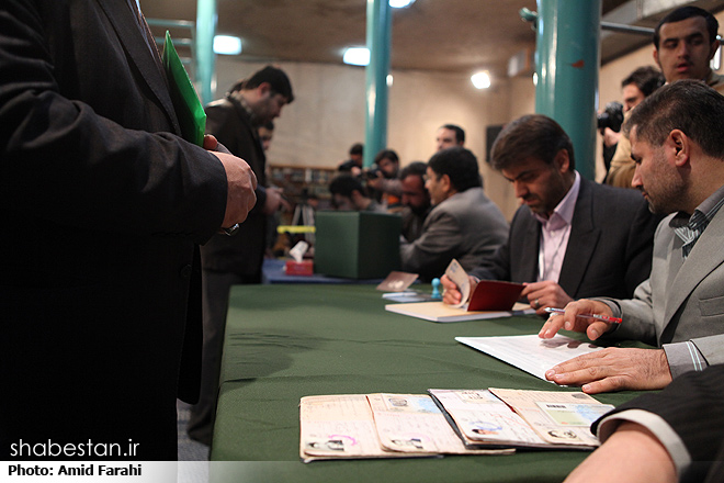 صندوق اخذ رای مستقر در حسینیه جماران در حال پلمپ