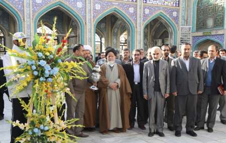 گلزار شهدای استان سمنان گلباران شد