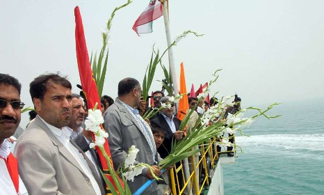 محل شهادت مسافران ایرباس در خلیج فارس گلباران شد