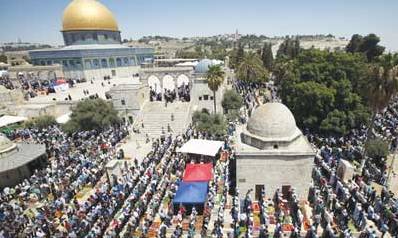 اقامه نماز صدها هزار فلسطینی در آخرین جمعه ماه رمضان در مسجدالاقصی