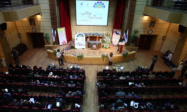 خانواده شهید فیروزی و محمد بدر، نخبگان قرآنی وزارت بهداشت تجلیل شدند