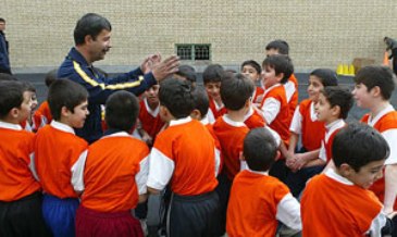 ورزش را درآموزش و پرورش نهادینه کنیم/ تلویزیون عامل چاقی دانش‌‌آموزان