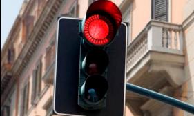 قوانین راهنمایی و رانندگی هنگام خاموشی چراغ ها حاکم است/ تقاضا برق ذخیره ای برای چراغ های راهنما