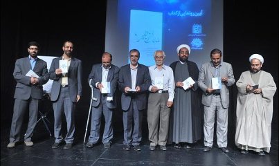 قزوه: مقام معظم رهبری با ثناگویی در شعر مخالف هستند