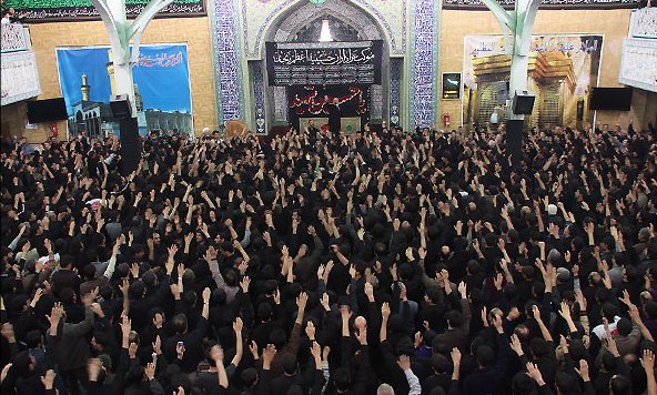 آیین سنتی 400 ساله استقبال از«توغ شیخ رضا» در کاشان برگزار شد