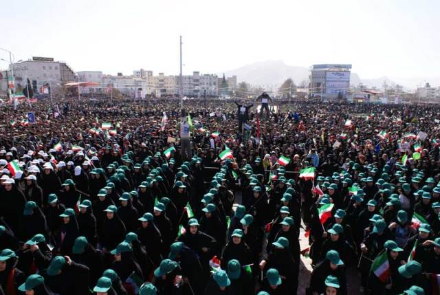 1357 دانش آموز خرم آبادی سرود انقلابی سردادند