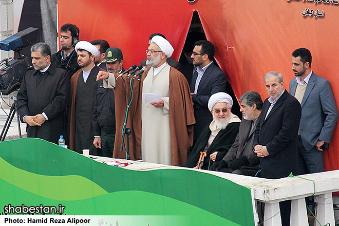 برخی مسئولان با وجود توصیه مقام معظم رهبری، به جاده خاکی سیاست می‌زنند