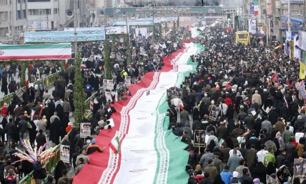 حضور گسترده مردم بوشهر در راهپیمایی 22 بهمن گزینه ی روی میز ملت