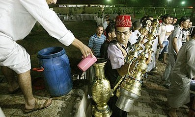 سنت های رمضان در بازار بغداد احیاء می شود