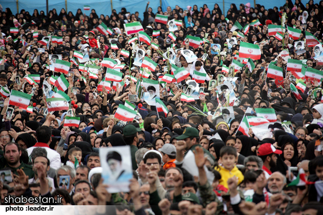 مردم فاروج همگام با شیروانی ها به استقبال مقتدای خود می روند