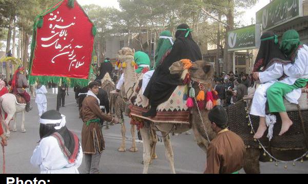 کاروان نمادین حضرت امام حسین(ع) در ورامین به حرکت درمی آید