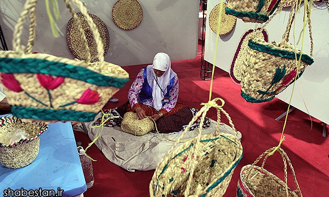 صنایع دستی دربرگیرنده فرهنگ، آداب و سنن کشور است