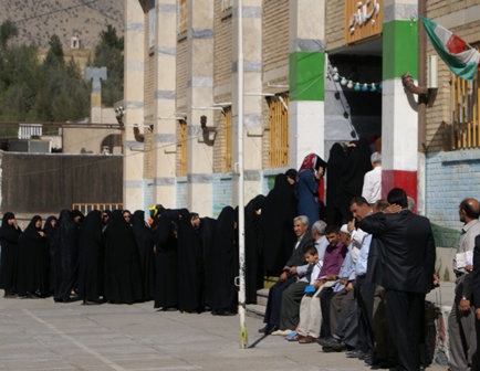 انتخابات در فضایی آرام و شورانگیز در لرستان ادامه دارد