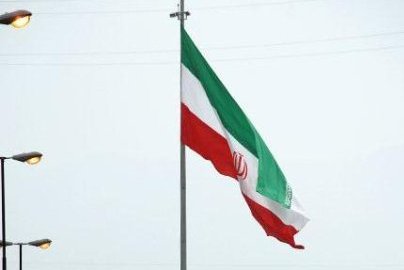 نصب بزرگترین پرچم ایران در بوشهر 