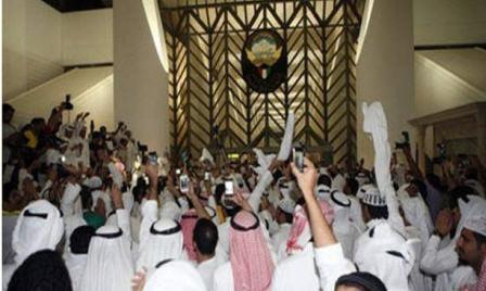 پارلمان کویت در تصرف کویتی ها