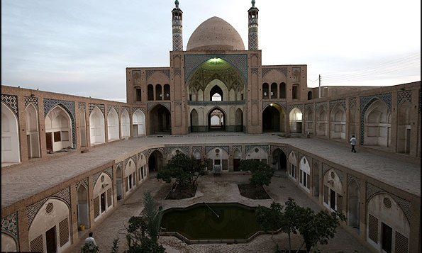 مسجد آقا بزرگ نیازمند دو میلیارد ریال برای مرمت است