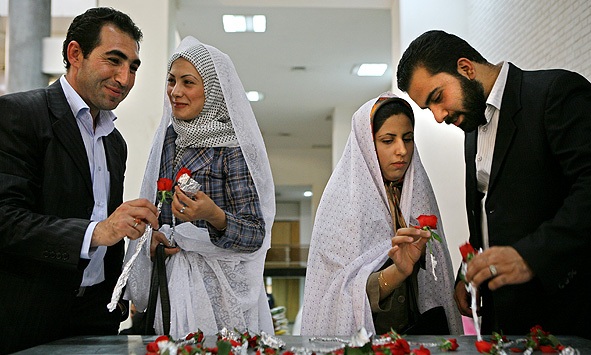 مسئولان،گره مشکل ازدواج جوانان را باز کنند