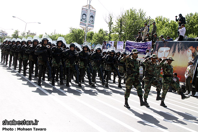 رژه نیروهای مسلح در شهرستان بجنورد برگزار شد