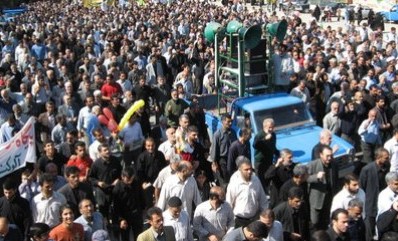 فریاد 'مرگ بر فتنه گر' مردم در آسمان یزد طنین انداز شد