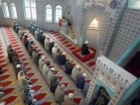  حلال و حرام بودن خرید و فروش در مسجد منوط به صدور حکم فقهاست