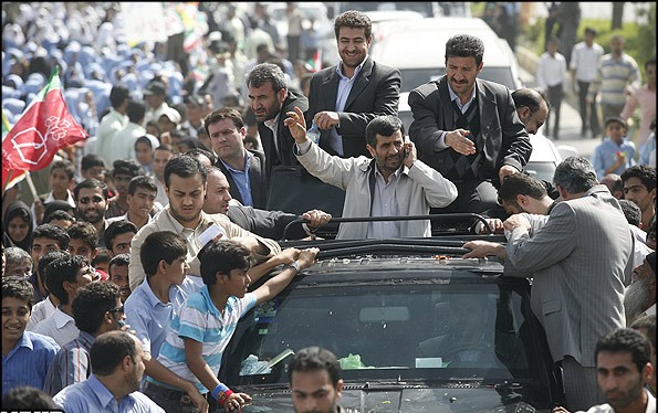 استقبال از دولت و قدردانی از خدمات ارزنده نظام، تیری به قلب دشمنان است