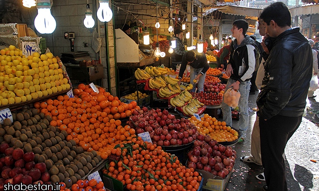 بازار میوه در آغاز فصل سرد