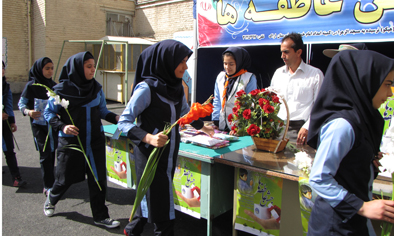 جشن عاطفه ها با شعار دانش آموز باوری، دانش آموز یاوری در استان مرکزی