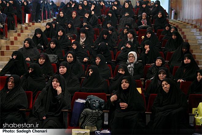 خانه نشینی اجباری زنان آسیب زاست/ضرورت حفظ رسالت همسرانه و مادرانه زنان