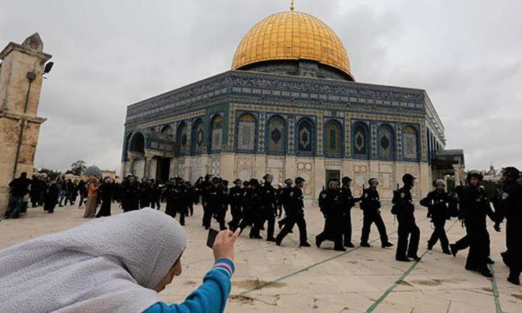 بازداشت 16 فلسطینی در حمله صهیونیستها به مسجدالاقصی