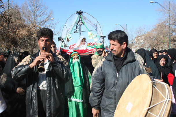 اجرای مراسم سنتی کرمانشاه، در روز سوم شهادت امام حسین(ع)