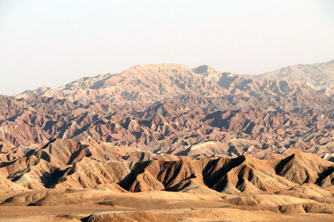 کوههای مریخی نهبندان؛ تصویری از کره ماه در مقابل دیدگان گردشگران