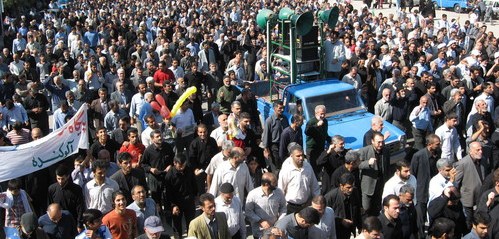 مردم بجنورد در اعتراض به کشتار مردم بحرین راهپیمایی کردند 